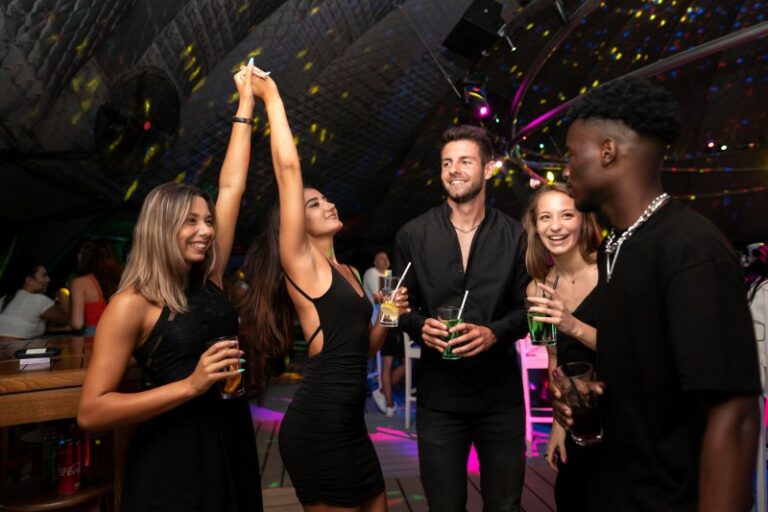 nightlife-people-having-fun-bars-clubs (1)